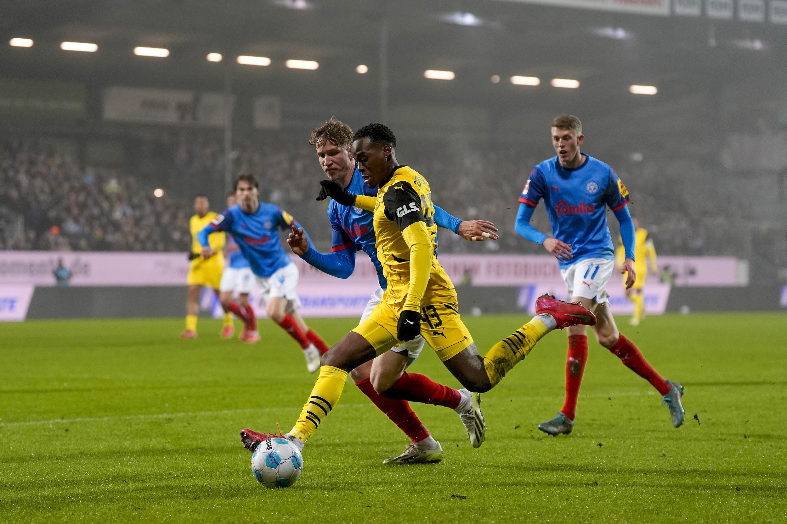 开云体育网址-多特蒙德后卫神勇救险，助球队成功保级，全部显示得到.-开云体育网址